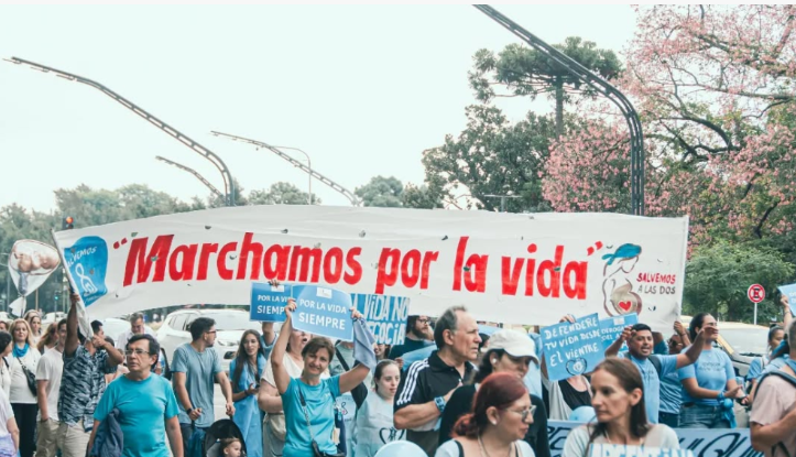Se marchó por la vida