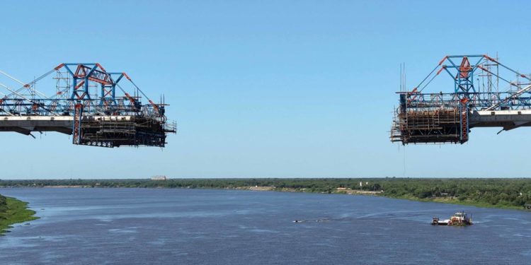Avanza el puente de la bioceánica: restan apenas 37 metros para la unión física