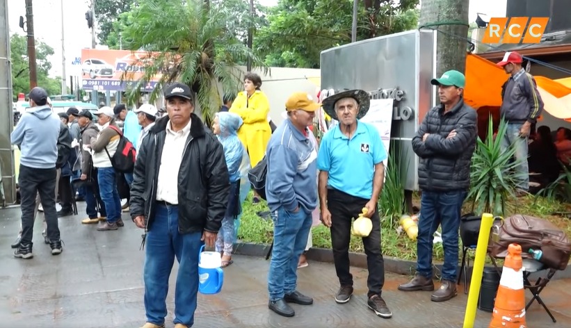 Adultos mayores mantienen «Carpa de la Resistencia» y anuncian posibles bloqueos de rutas tras Semana Santa