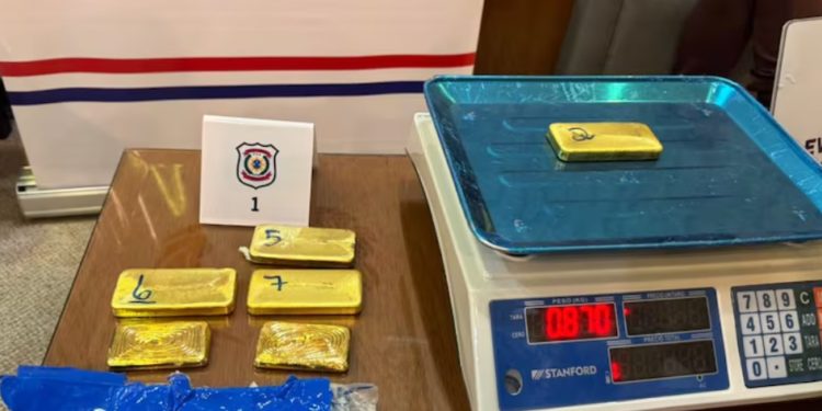 Incautan 27 kilos de oro en el aeropuerto de Luque y apuntan a red de contrabando Incautan 27 kilos de oro en el aeropuerto de Luque y apuntan a red de contrabando