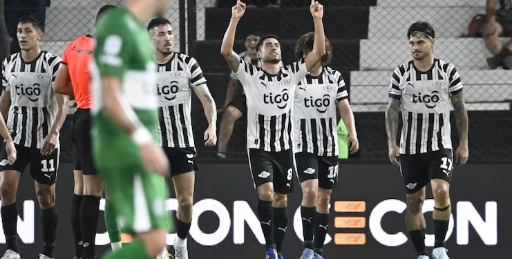 Libertad golpea en el clásico y corta la racha de Olveira