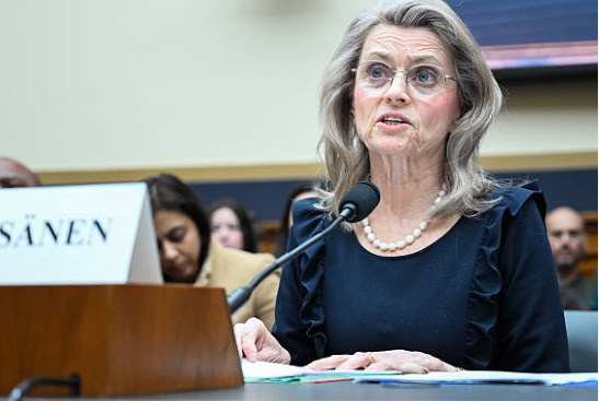 Condenan a diputada finlandesa por difundir su fe cristiana hace más de dos décadas