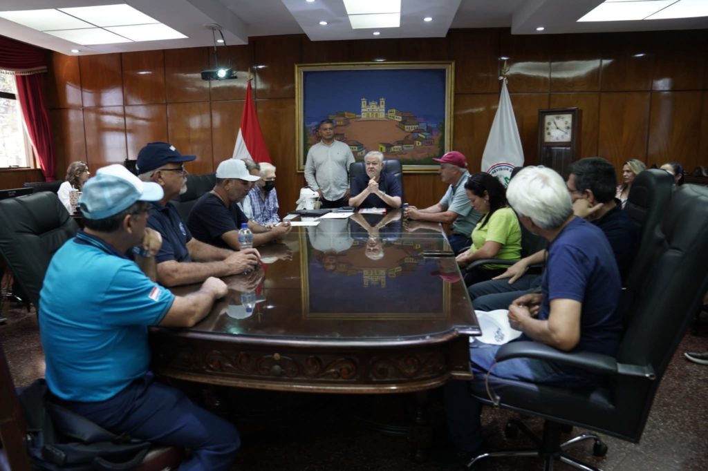 IPS intenta calmar crisis y promete regularizar fármacos en cuatro semanas