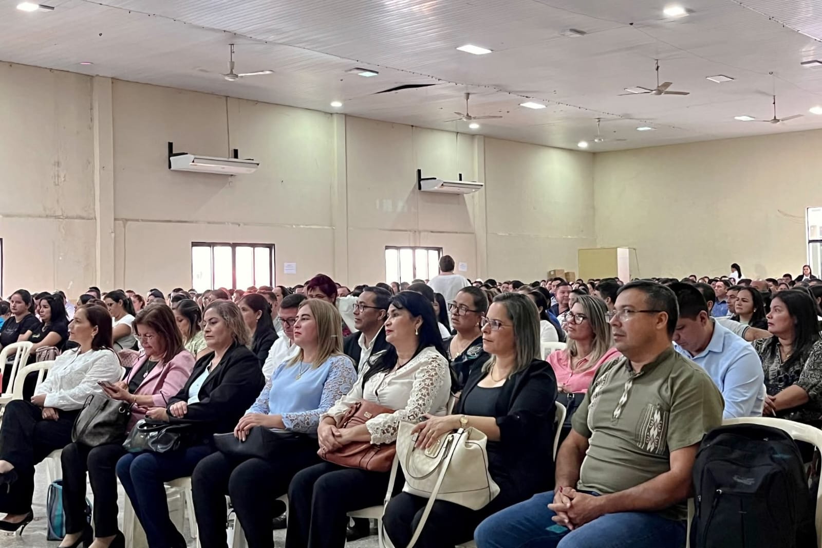 Más de 600 docentes participan en jornada de bienestar integral y actualización educativa en Carapeguá