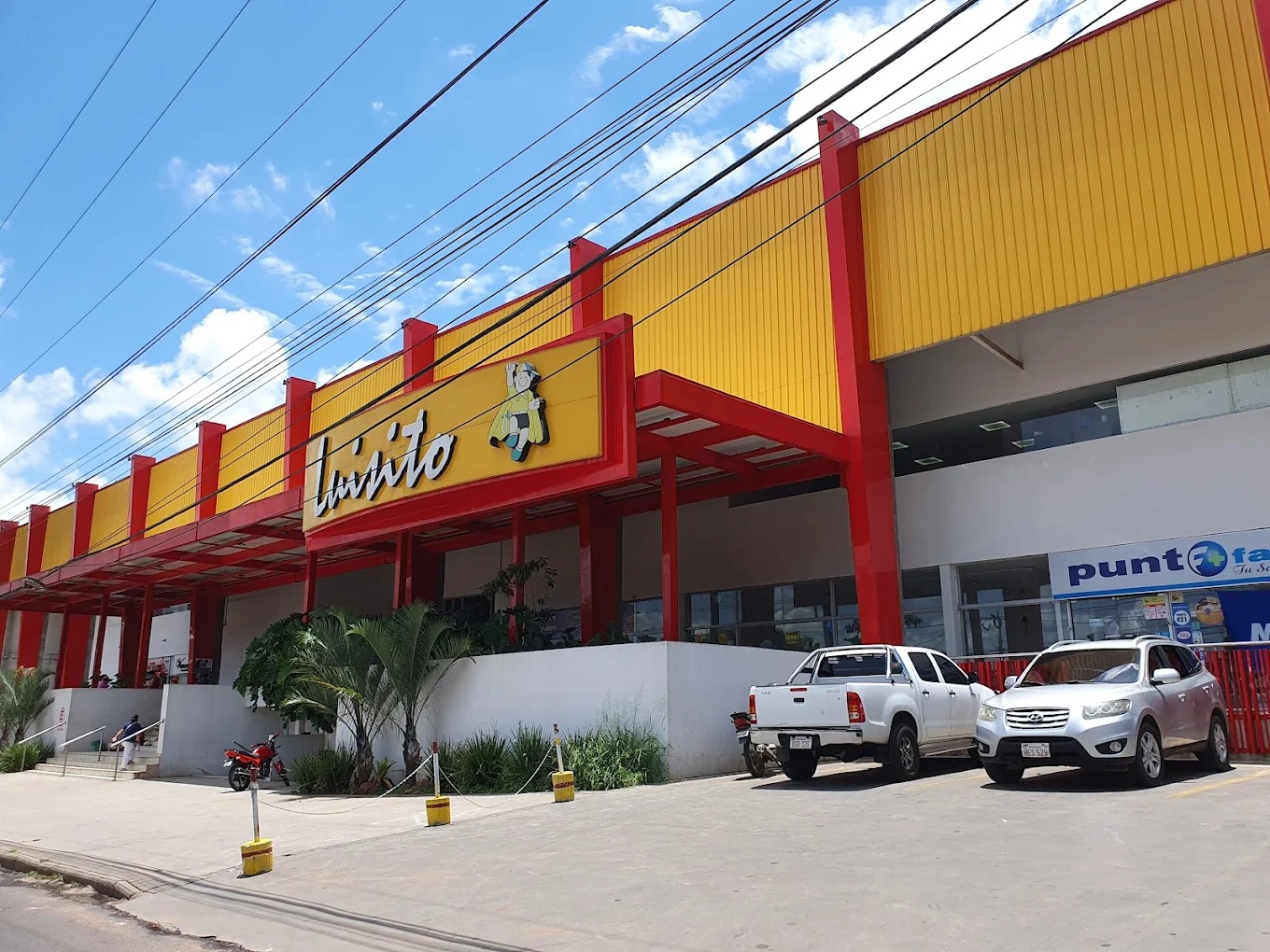 SEDECO interviene y clausura supermercado tras hallar escenario de insalubridad extrema