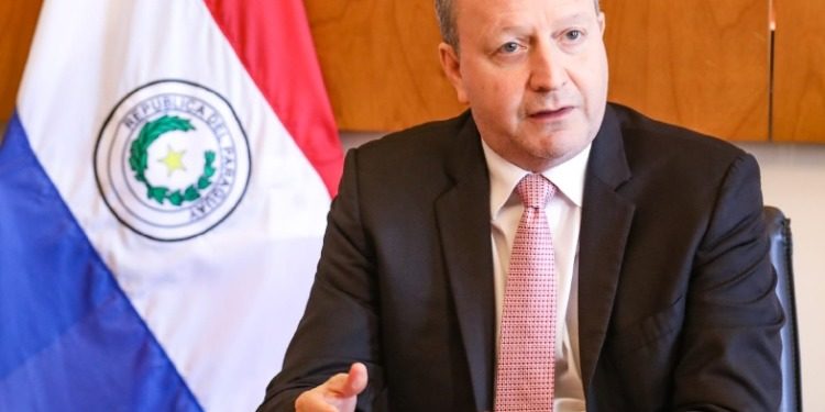 Peña nombra a Fernández Valdovinos como consejero de Itaipú, tras pobre gestión al frente del MEF