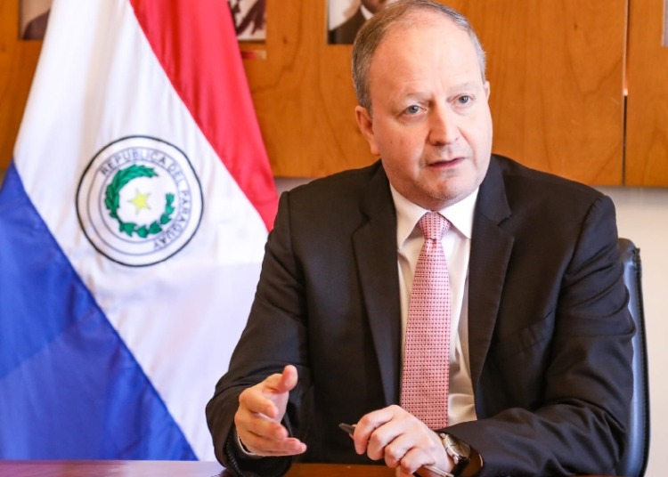 Peña nombra a Fernández Valdovinos como consejero de Itaipú, tras pobre gestión al frente del MEF