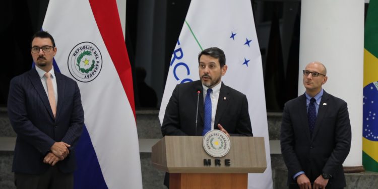 Aseguran que Paraguay recibirá migrantes de habla hispana, en su mayoría, «y sin antecedentes policiales»