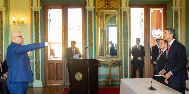 Peña ratifica rumbo económico y asume compromiso de honrar deudas con proveedores, tras asunción de Óscar Lovera