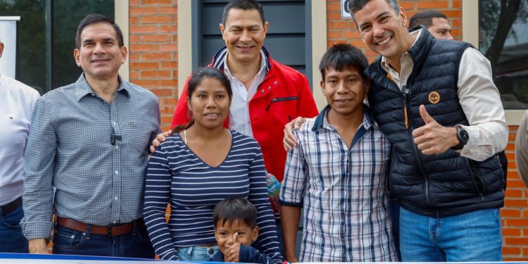 Gobierno entrega 49 viviendas en Central y refuerza política habitacional con foco social