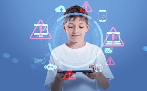 Peligros del celular: El daño de las redes sociales en los niños