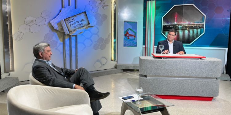 Caridad de campaña: cuando la ayuda se convierte en propaganda Caridad de campaña: cuando la ayuda se convierte en propaganda