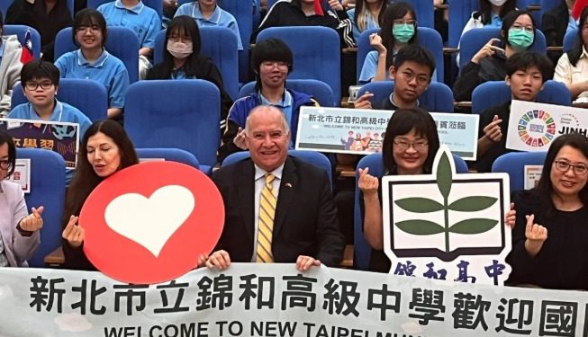 El Embajador paraguayo en Taiwán disertó ante estudiantes del prestigioso Colegio Jinhe