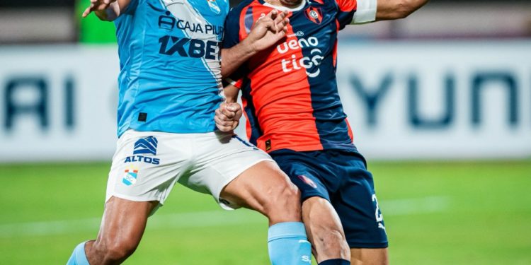 Naufragio en Perú y una crisis que no da tregua: el Ciclón de Holan camina por la cornisa Naufragio en Perú y una crisis que no da tregua: el Ciclón de Holan camina por la cornisa