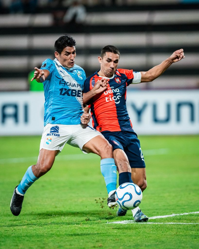 Naufragio en Perú y una crisis que no da tregua: el Ciclón de Holan camina por la cornisa Naufragio en Perú y una crisis que no da tregua: el Ciclón de Holan camina por la cornisa