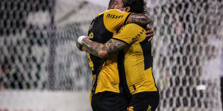 Duelo de realidades opuestas en la Ciudad Universitaria: El Cacique busca seguir de racha ante un Rayadito urgido