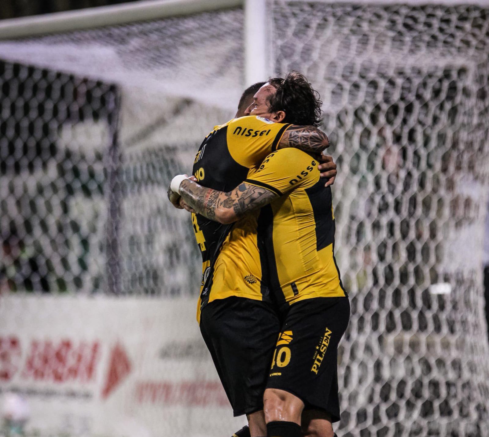 Duelo de realidades opuestas en la Ciudad Universitaria: El Cacique busca seguir de racha ante un Rayadito urgido