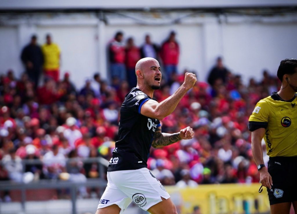 Carlos González lidera una remontada épica para consolidar el liderato de Independiente del Valle Carlos González lidera una remontada épica para consolidar el liderato de Independiente del Valle