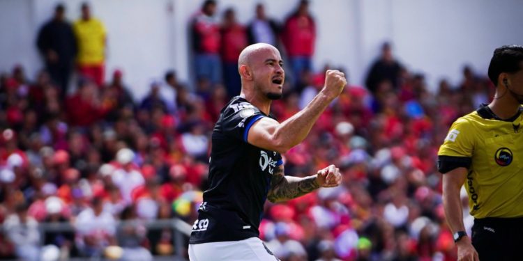 Carlos González lidera una remontada épica para consolidar el liderato de Independiente del Valle