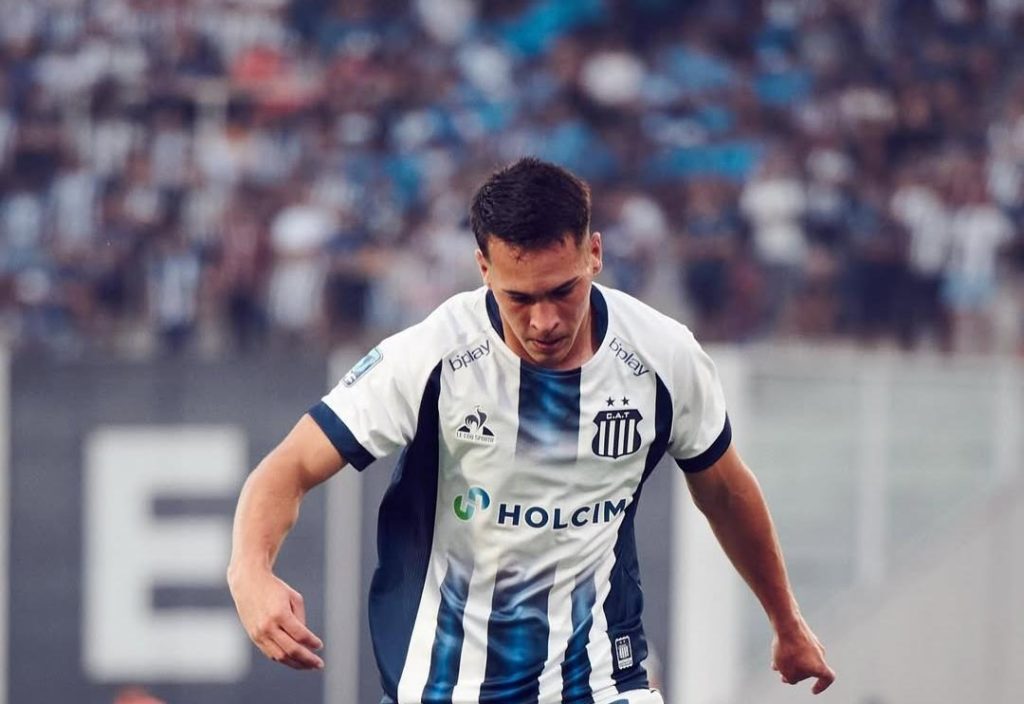 Alexandro Maidana brilla en Argentina: doblete histórico y nivel de Selección para el lateral paraguayo
