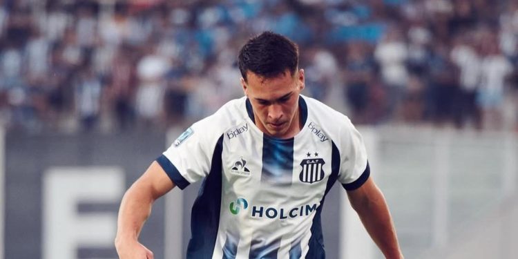 Alexandro Maidana brilla en Argentina: doblete histórico y nivel de Selección para el lateral paraguayo