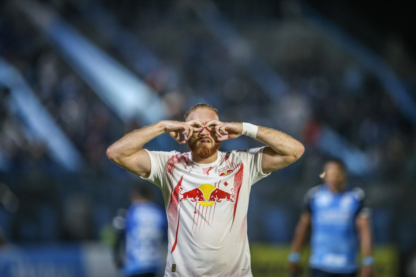 Isidro Pitta se viste de héroe con un doblete agónico para el Bragantino