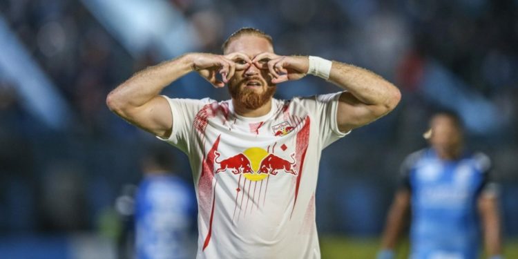 Isidro Pitta se viste de héroe con un doblete agónico para el Bragantino