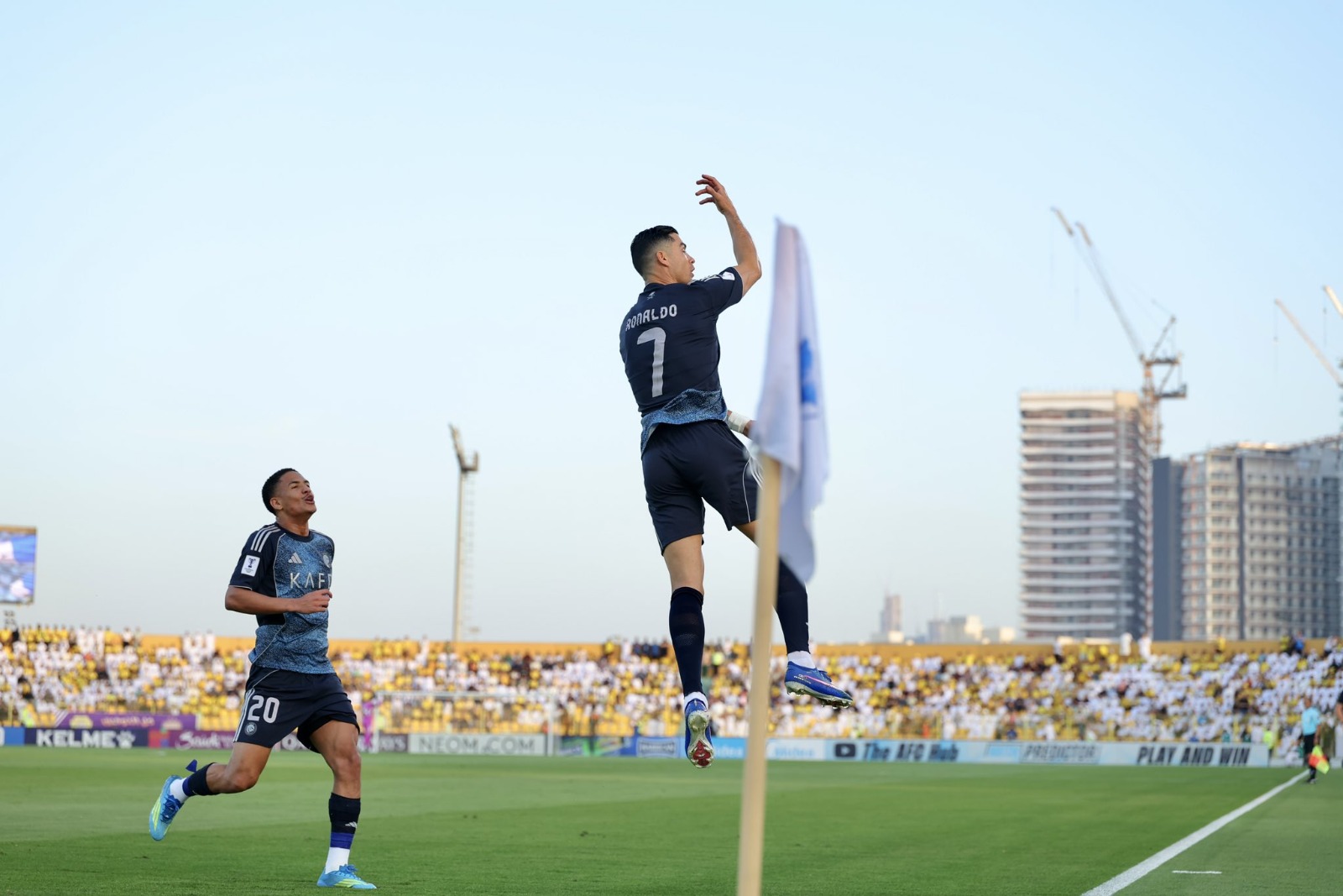 Cristiano Ronaldo agiganta su leyenda: gol 969 y boleto a semifinales para Al Nassr