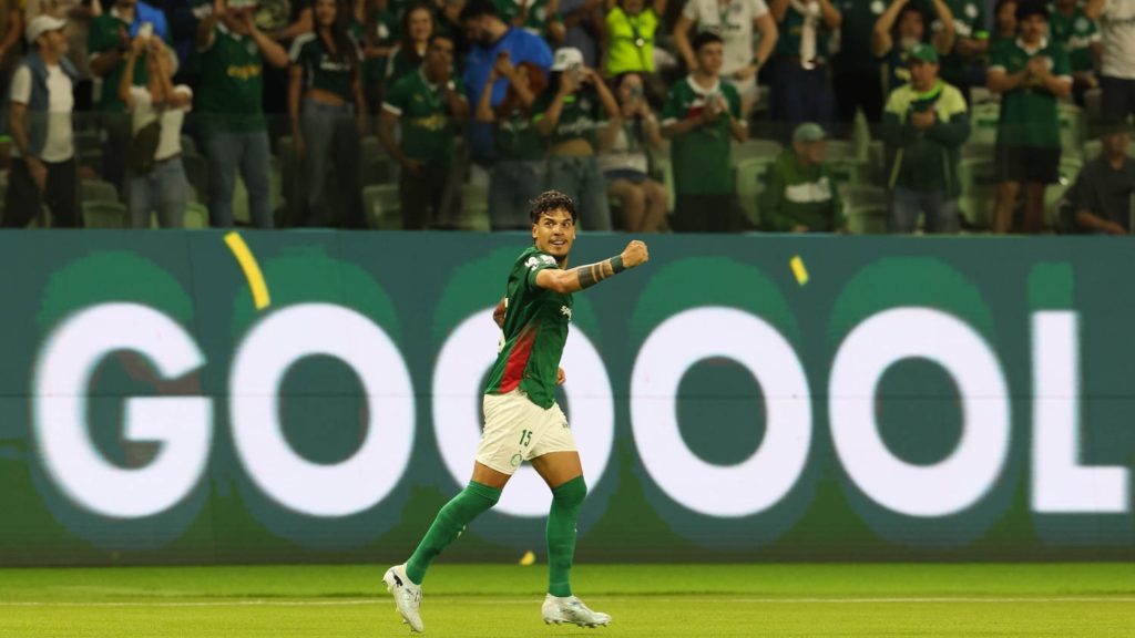 Gustavo Gómez guía al Palmeiras en una victoria estratégica para blindar el liderato