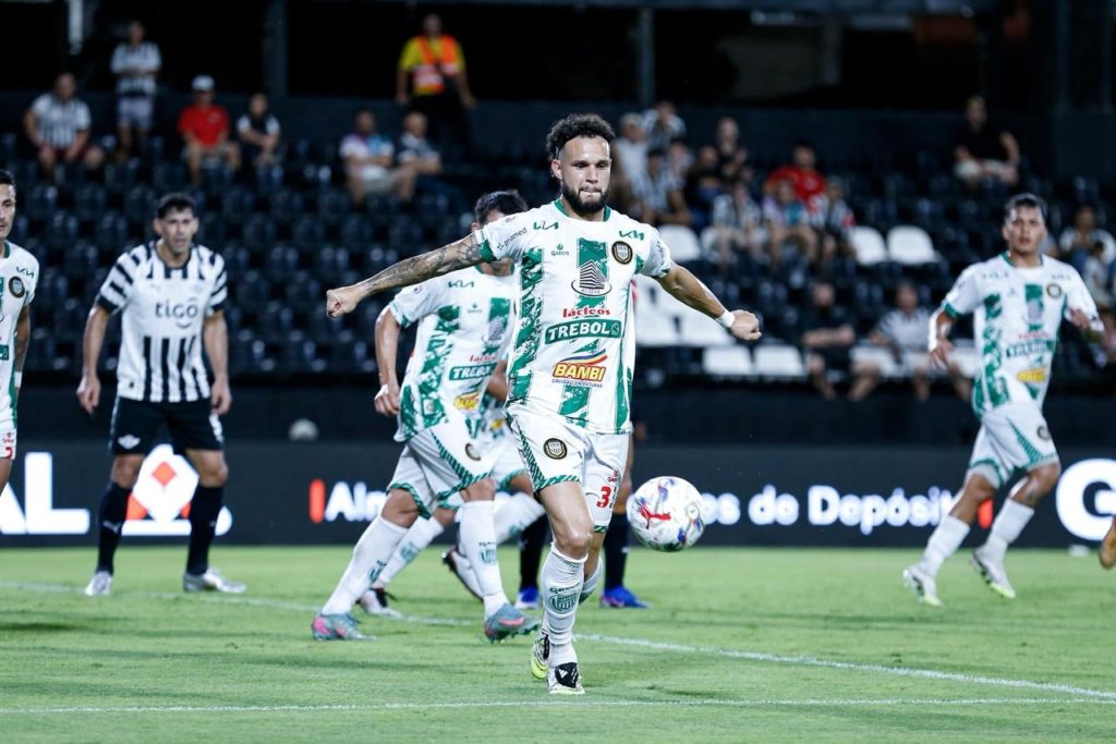 Duelo de necesidades en La Arboleda: Rubio Ñu estrena DT ante un Libertad herido