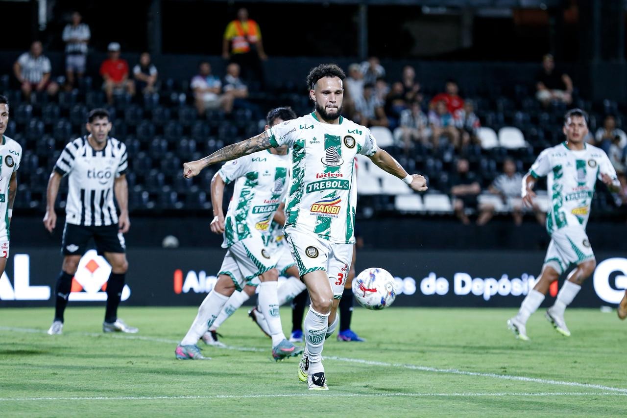 Duelo de necesidades en La Arboleda: Rubio Ñu estrena DT ante un Libertad herido