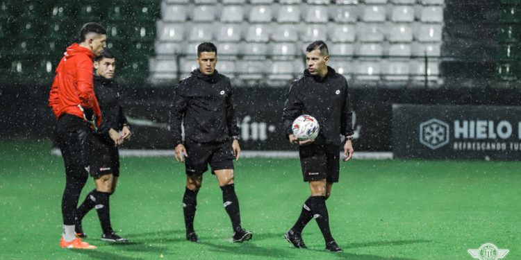 Pasado por agua: El diluvio en Trinidad posterga el duelo entre Rubio Ñu y Libertad