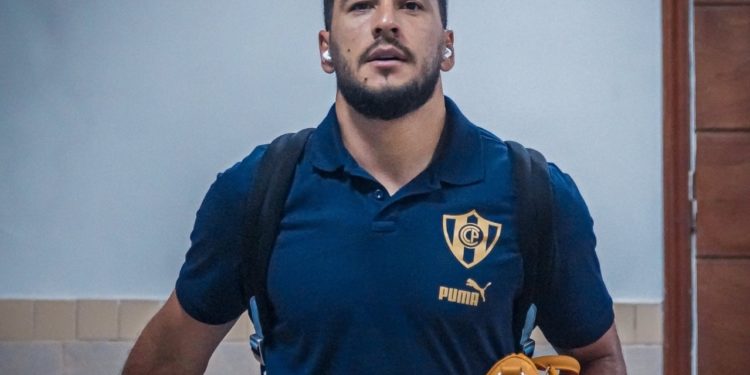 Baja sensible para el Ciclón: Cecilio Domínguez se pierde el duelo ante Palmeiras por sanción