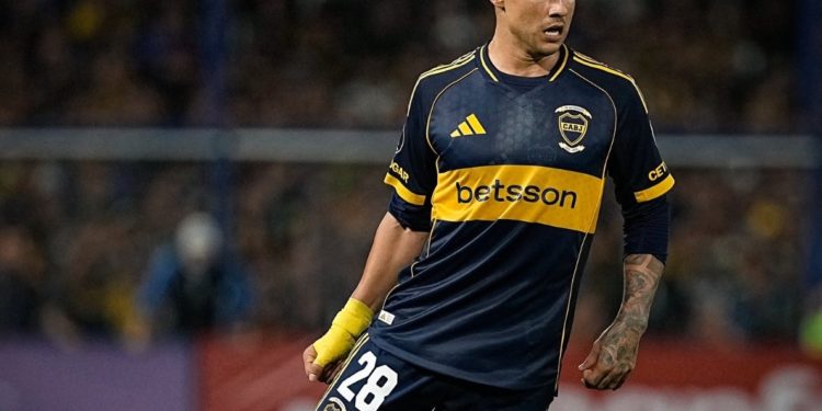 Adam Bareiro aporta en la goleada de Boca Juniors para alcanzar la cima