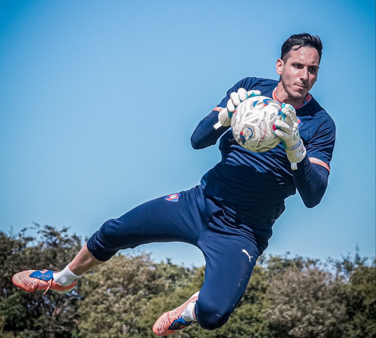 Ariel Holan sacude el tablero y confirma el retorno del Gatito Fernández