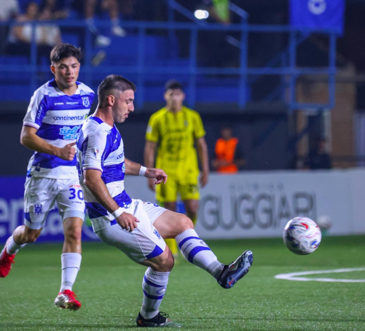 Duelo de realidades opuestas en la terraza del país