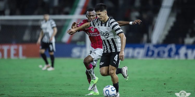 Noche negra en Tuyucuá: Libertad sufre el vuelo de Cocoliso y complica su futuro en la Copa