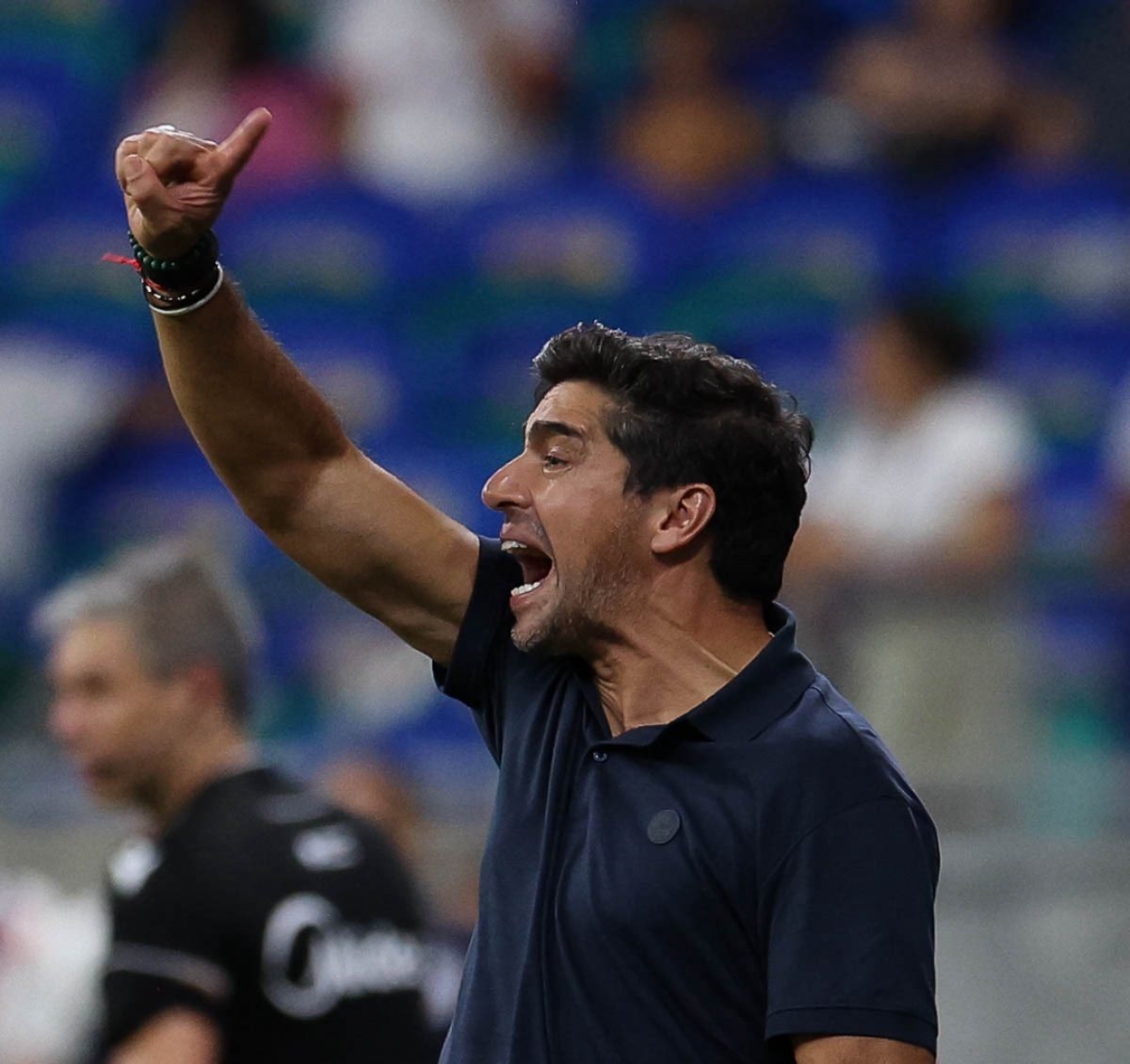 Indignación total de Abel Ferreira por las dimensiones del gramado en La Nueva Olla