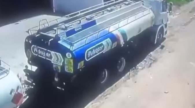 Millonario y peligroso esquema de «ordeñe» clandestino de combustibles en Roque Alonso Millonario y peligroso esquema de «ordeñe» clandestino de combustibles en Roque Alonso