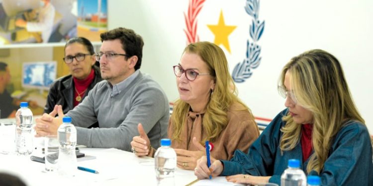 Salud avanza en regulación de tratamientos oncológicos y proyecta presupuesto para 2027