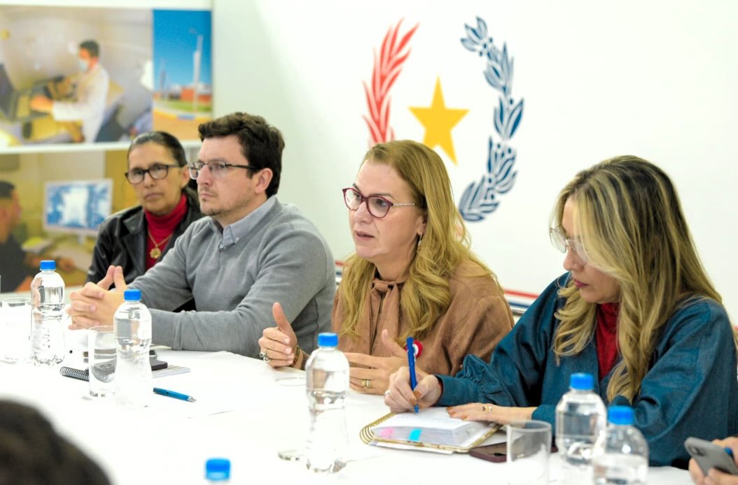 Salud avanza en regulación de tratamientos oncológicos y proyecta presupuesto para 2027