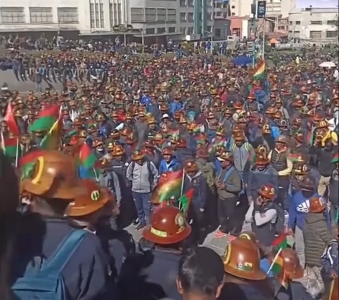 Crisis en Bolivia responde a una mezcla de factores y al accionar desestabilizador de Evo Morales, afirma politólogo
