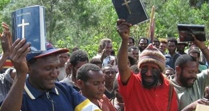 Papúa Nueva Guinea incorpora la fe cristiana en su Constitución y genera debate global