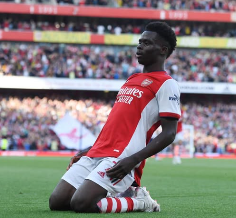 La fe que sostiene a Bukayo Saka dentro y fuera de la cancha