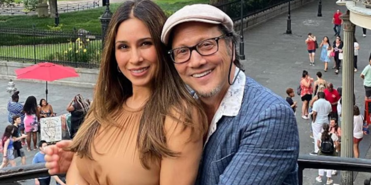 Rob Schneider revela cómo la fe y las oraciones de su esposa cambiaron su vida Rob Schneider revela cómo la fe y las oraciones de su esposa cambiaron su vida