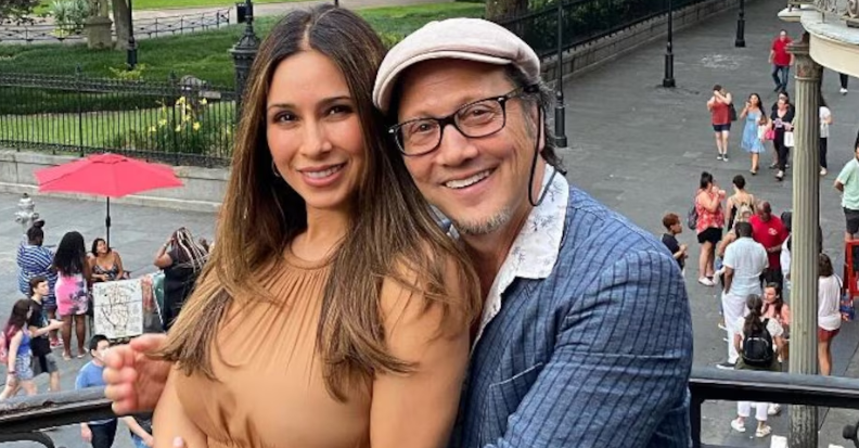 Rob Schneider revela cómo la fe y las oraciones de su esposa cambiaron su vida Rob Schneider revela cómo la fe y las oraciones de su esposa cambiaron su vida