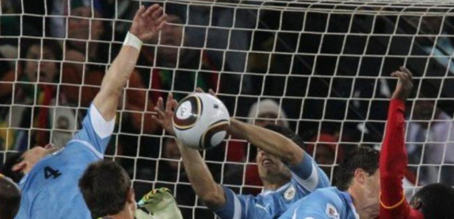 Uruguay y Ghana, otra vez cara a cara, el recuerdo imborrable de la mano de Suárez