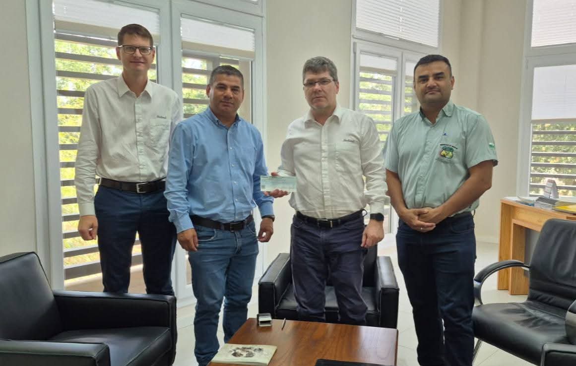 Boquerón entrega recursos a la Asociación Colonia Neuland para obras de infraestructura