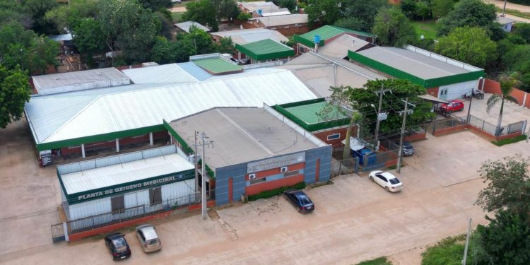 Gobernador de Boquerón desmiente video viral sobre sanitarios en hospital de Villa Choferes y detalla inversiones en infraestructura