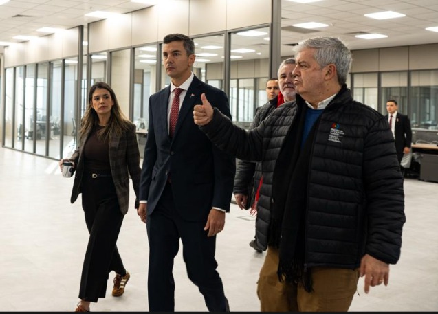 Peña y Riera recorren nuevas y modernas oficinas para optimizar la capacidad operativa del Ministerio del Interior